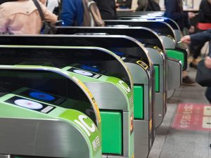 駅の改札